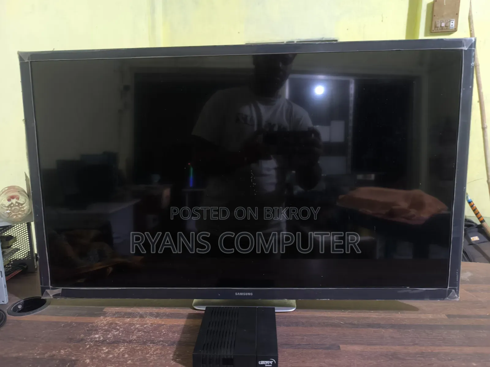 স্যামসাং ৩২" Led TV ও আকাশ ডিটিএস সেটাপ ব্ক্স  এক সাথে