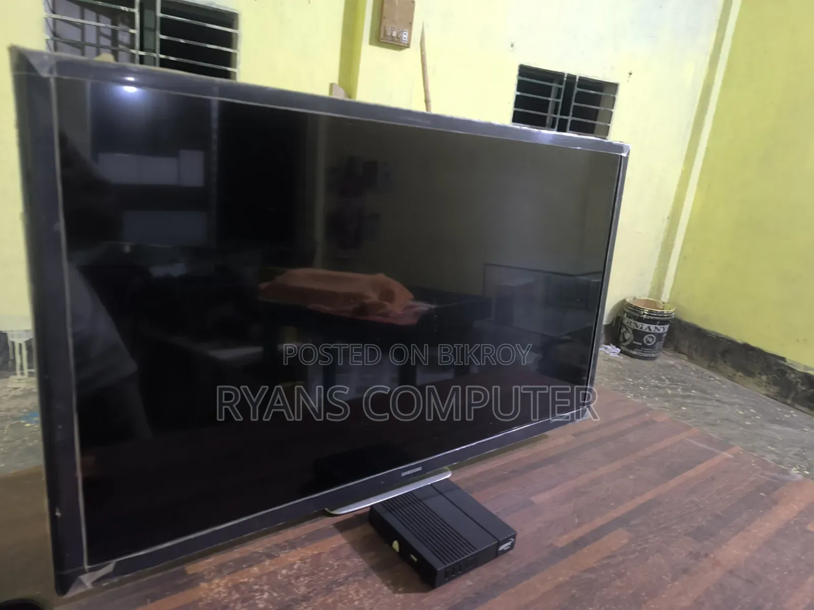 স্যামসাং ৩২" Led TV ও আকাশ ডিটিএস সেটাপ ব্ক্স  এক সাথে