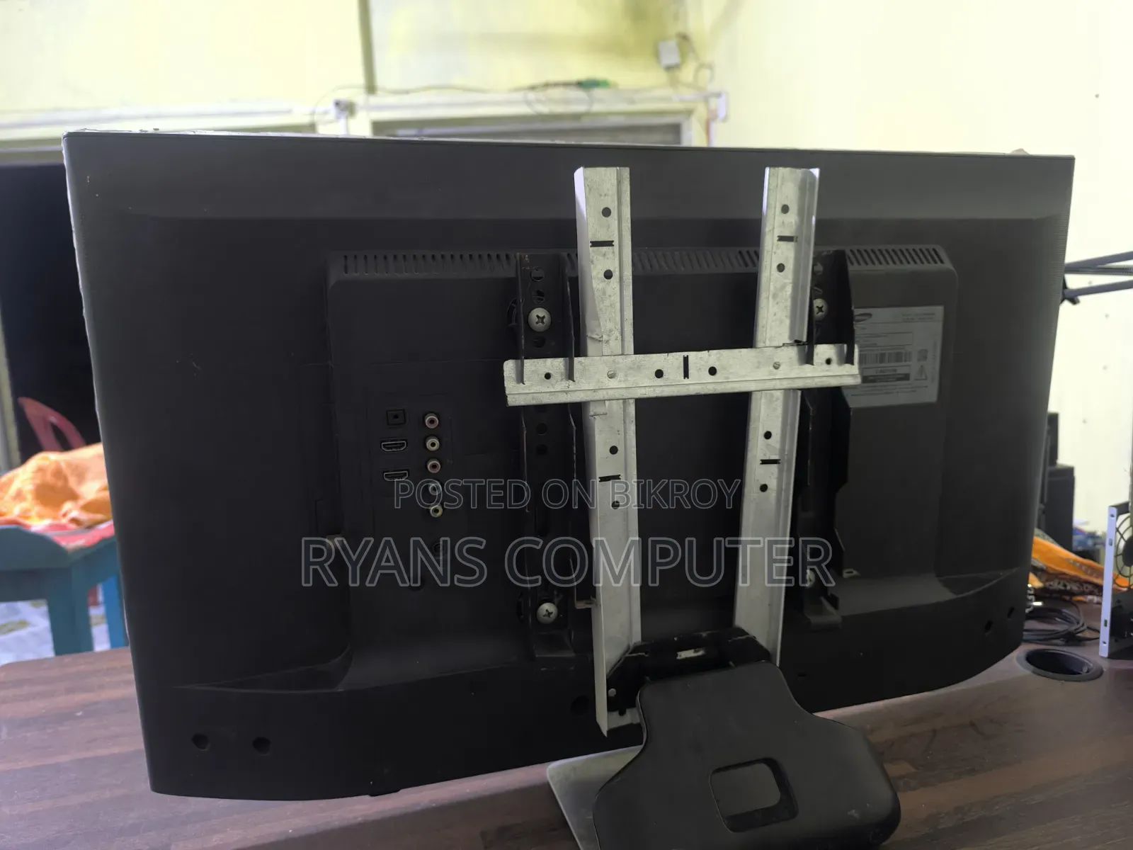 স্যামসাং ৩২" Led TV ও আকাশ ডিটিএস সেটাপ ব্ক্স  এক সাথে