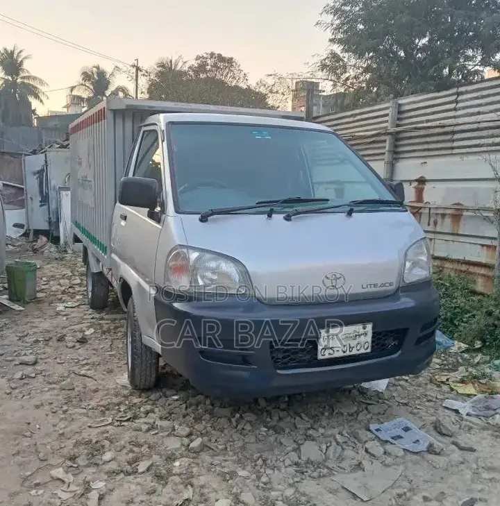 টয়োটা কেএম৭৫ কাভার ভ্যান ২০০৪