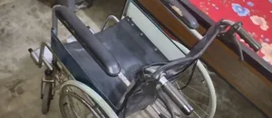 একটি মেডিকেল হুইল চেয়ার বিক্রি করা হবে