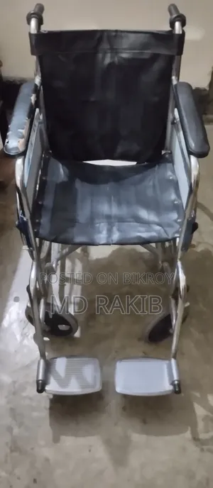 একটি মেডিকেল হুইল চেয়ার বিক্রি করা হবে