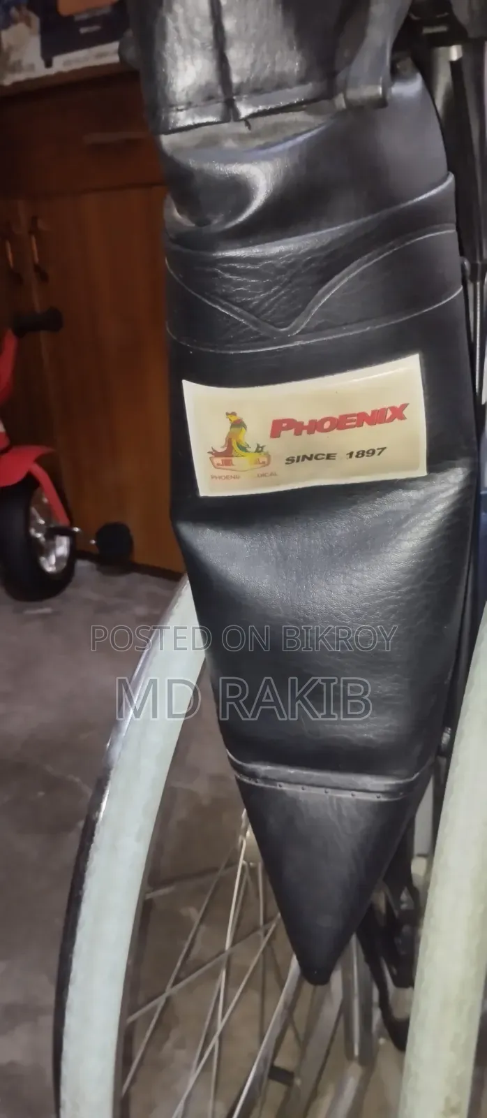 একটি মেডিকেল হুইল চেয়ার বিক্রি করা হবে