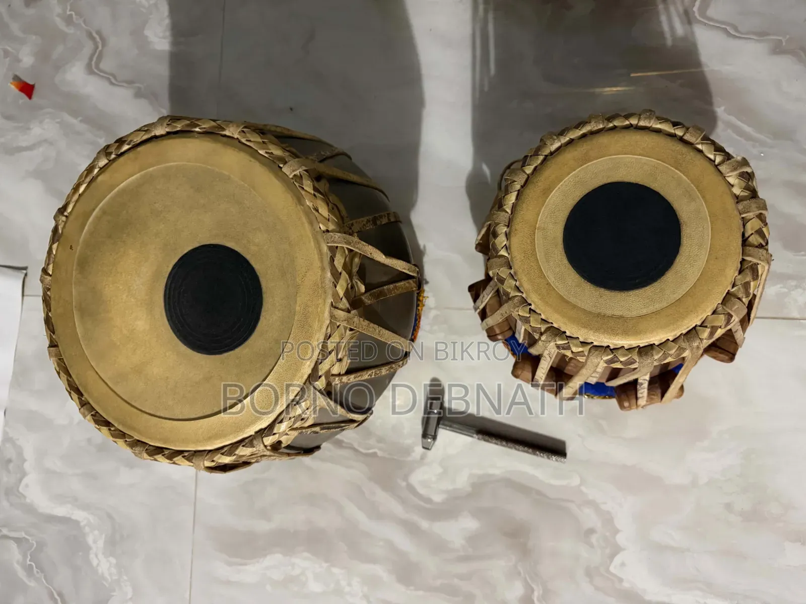 এই তবলাটি বিক্রি করা হবে।