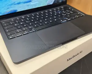 Laptop Apple MacBook Air 2022 M2 16GB Apple M2 SSD 256GB