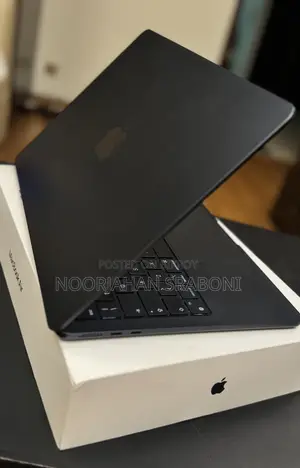 Laptop Apple MacBook Air 2022 M2 16GB Apple M2 SSD 256GB