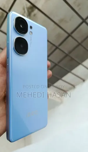 iQOO 256 GB Blue