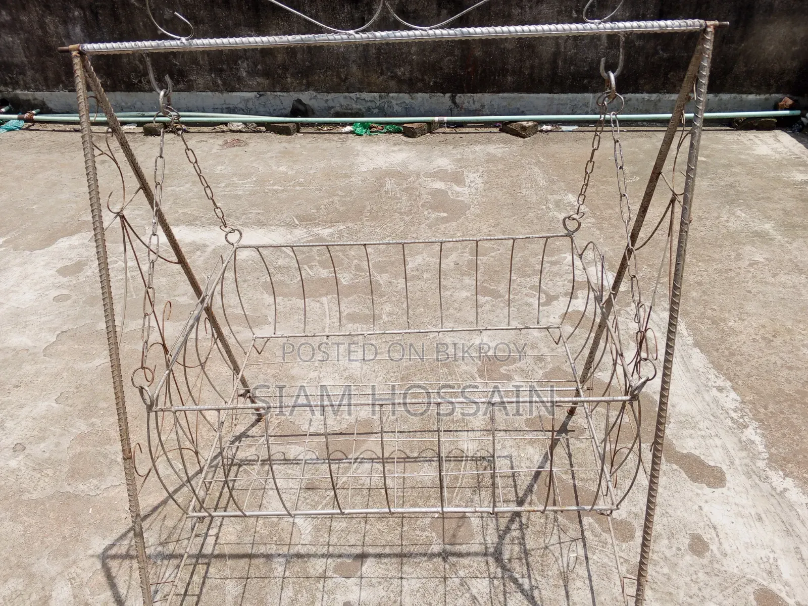 বাচ্চাদের দোলনা
