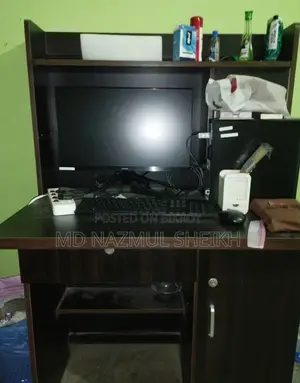 টেবিল এবং চেয়ার