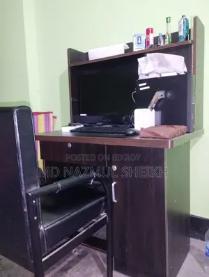টেবিল এবং চেয়ার
