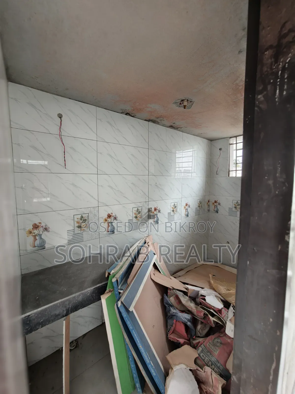 3bdrm Apartment in Sohrab Realty, Rampura for sale