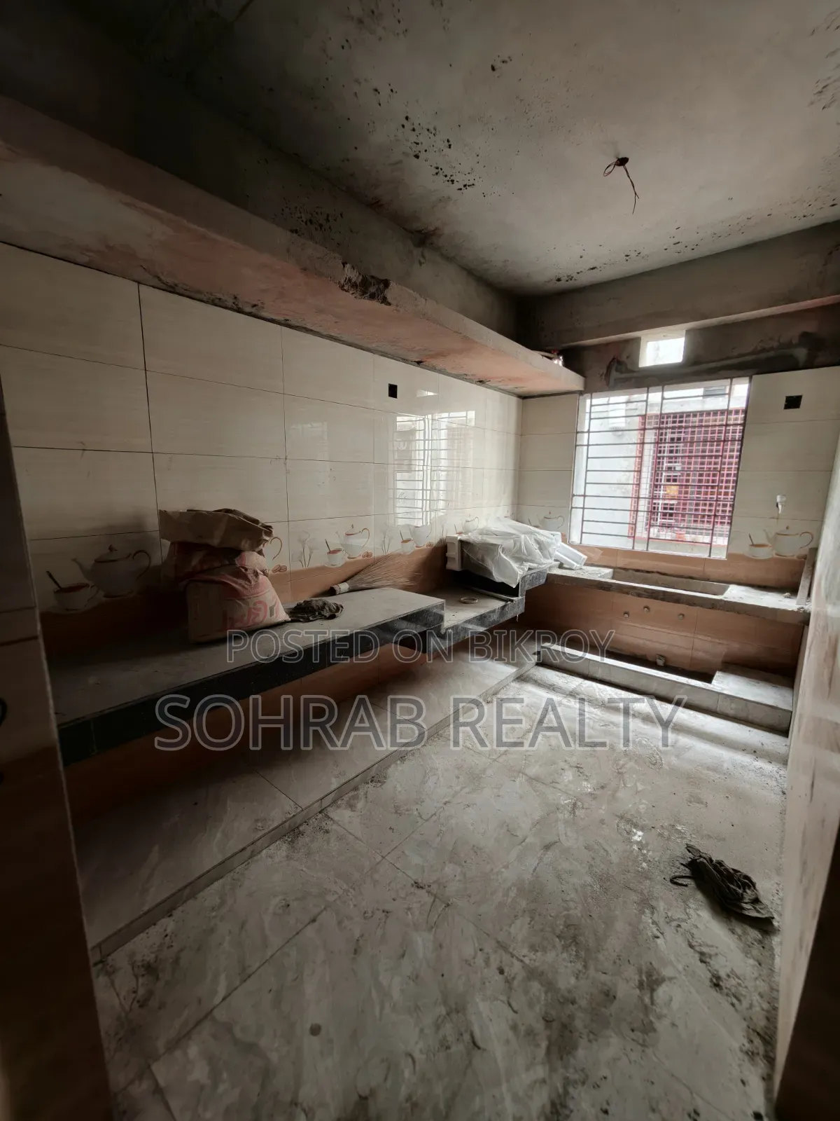 3bdrm Apartment in Sohrab Realty, Rampura for sale