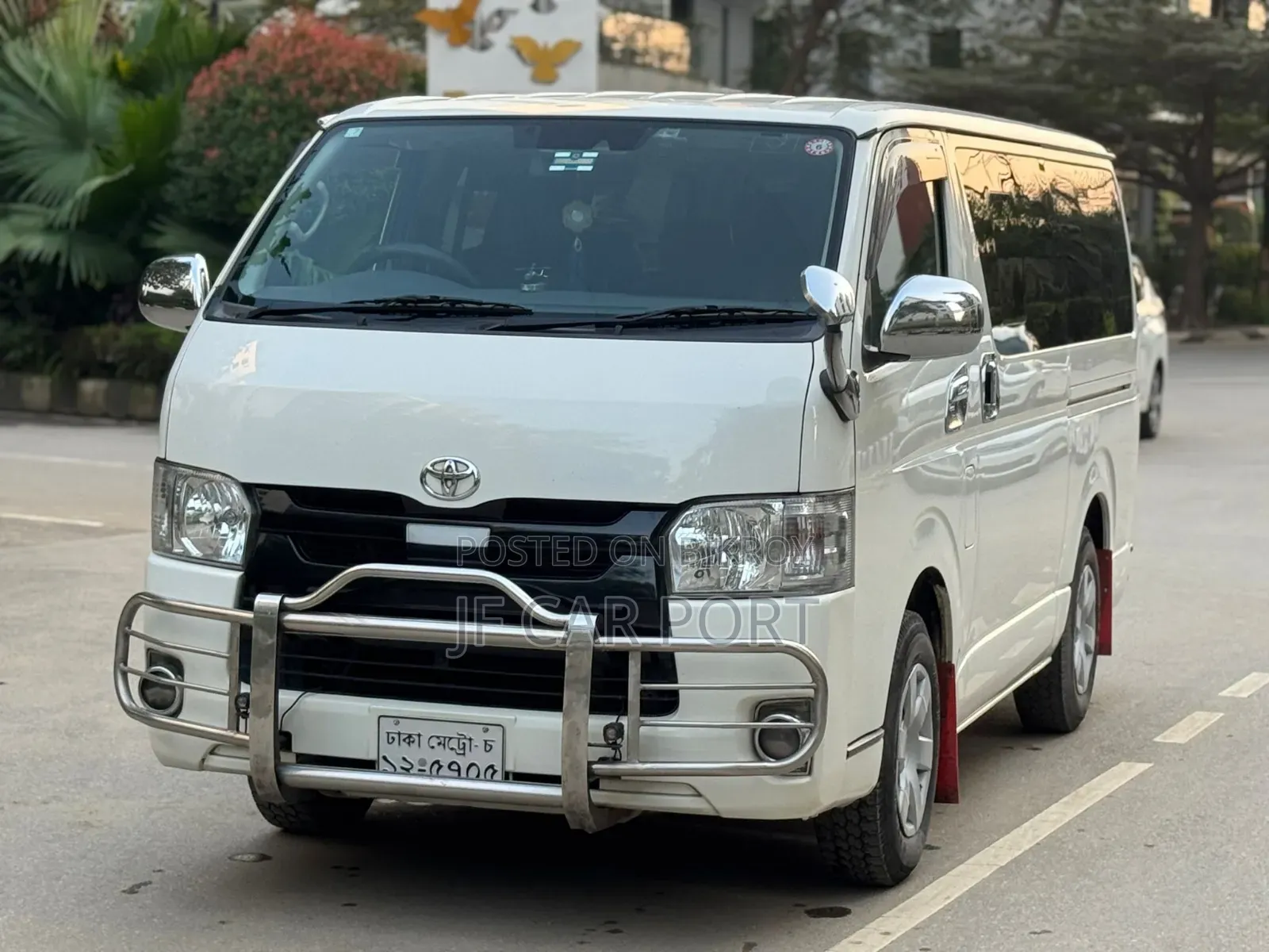 Toyota HiAce 2019 White