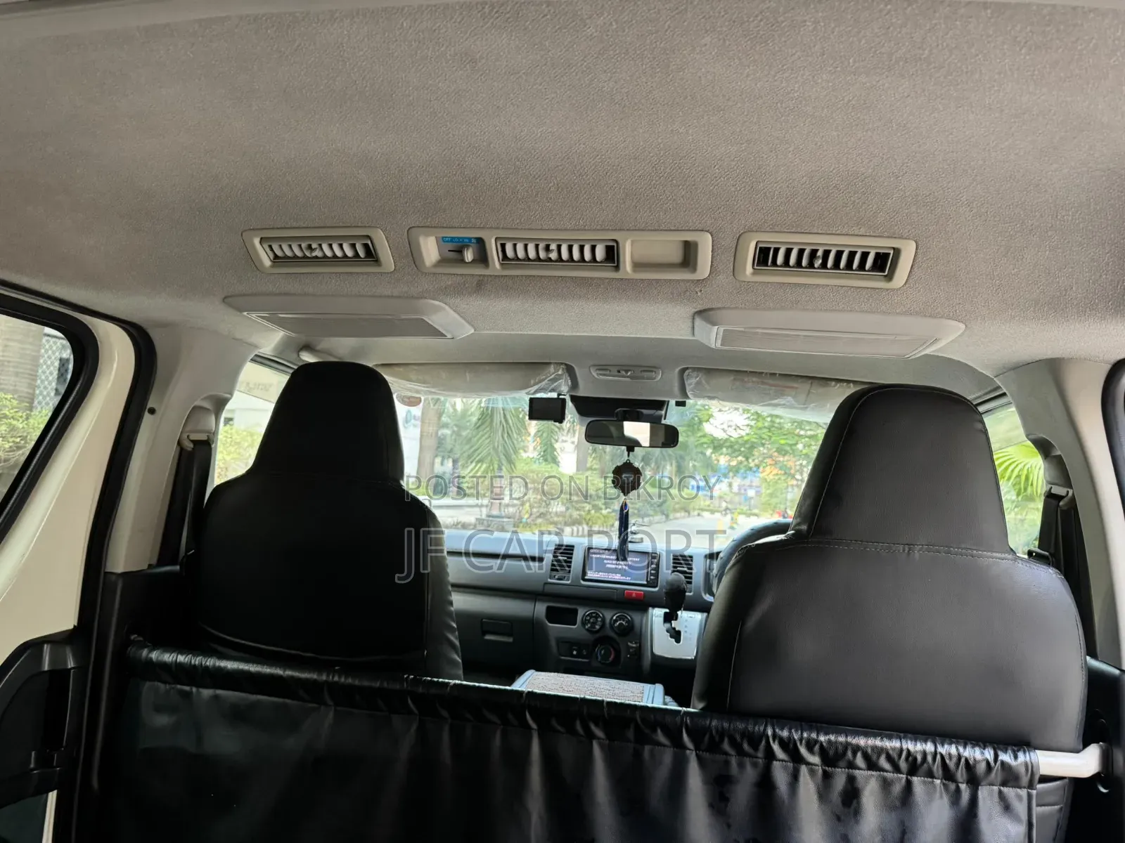 Toyota HiAce 2019 White