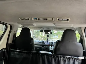 Toyota HiAce 2019 White