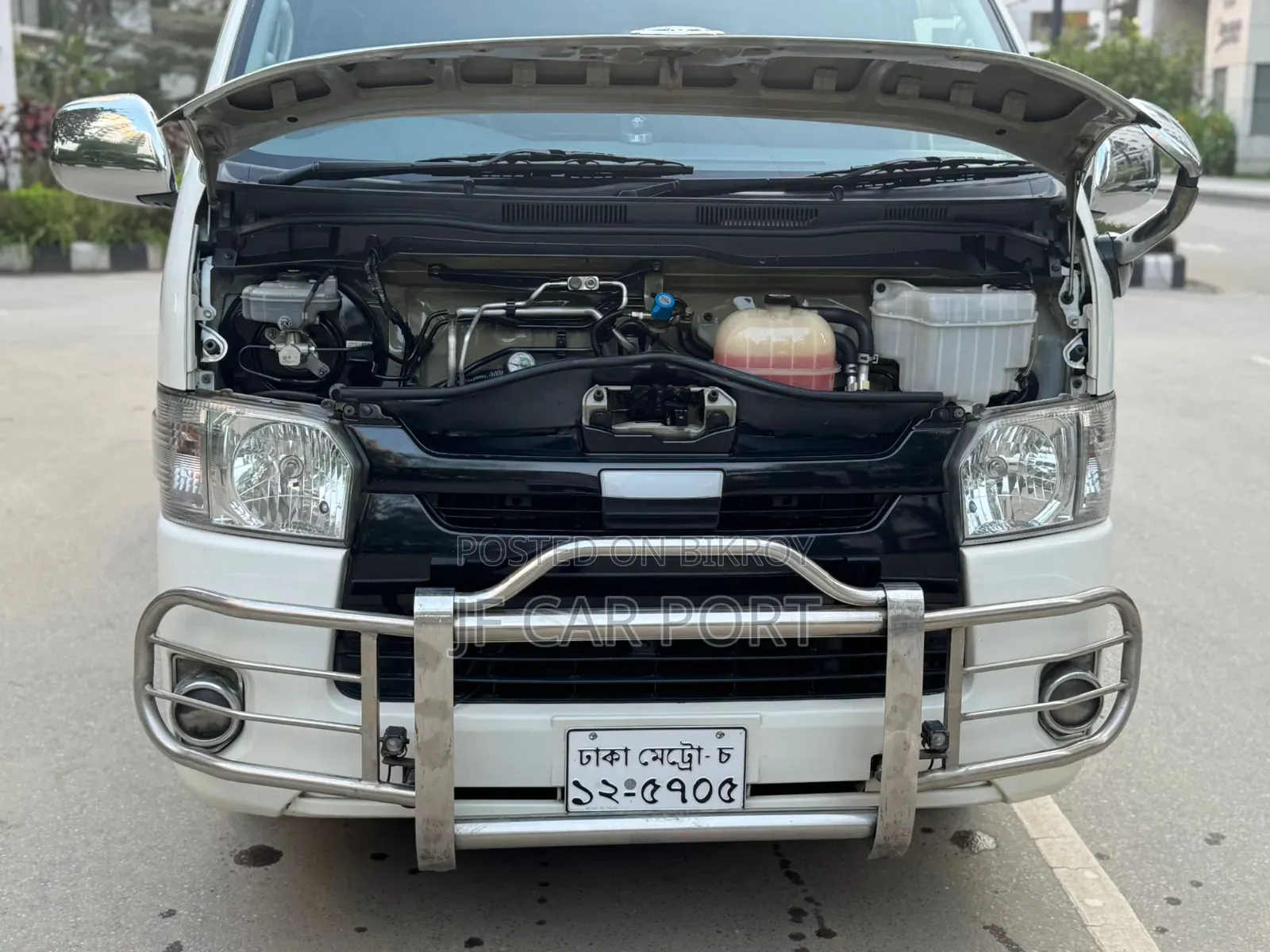 Toyota HiAce 2019 White
