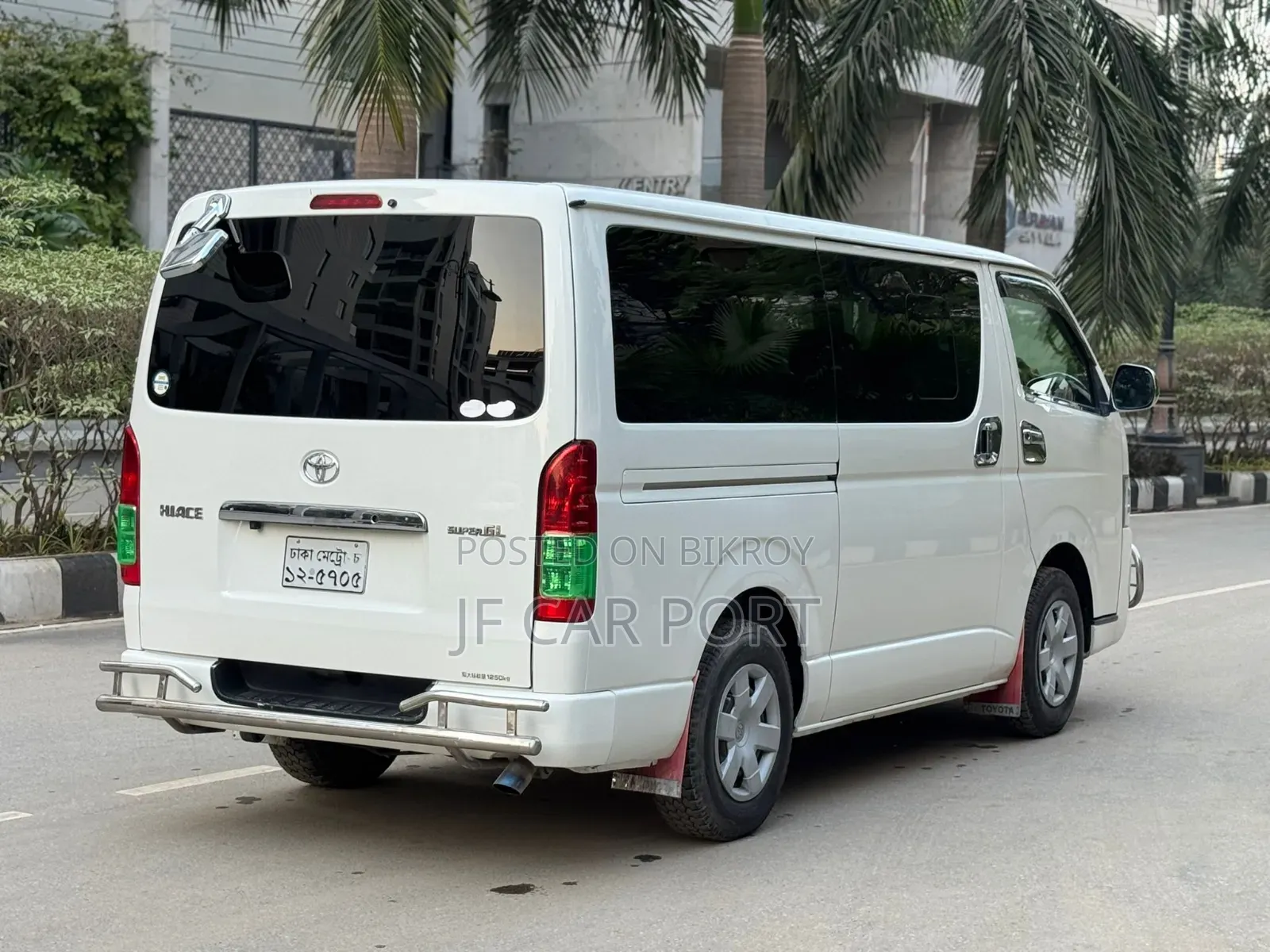 Toyota HiAce 2019 White