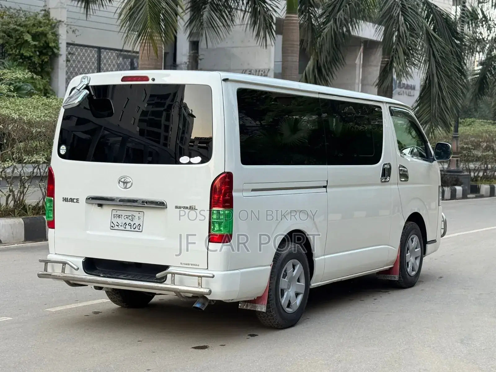 টয়োটা হায়েস ২০১৯ হোয়াইট
