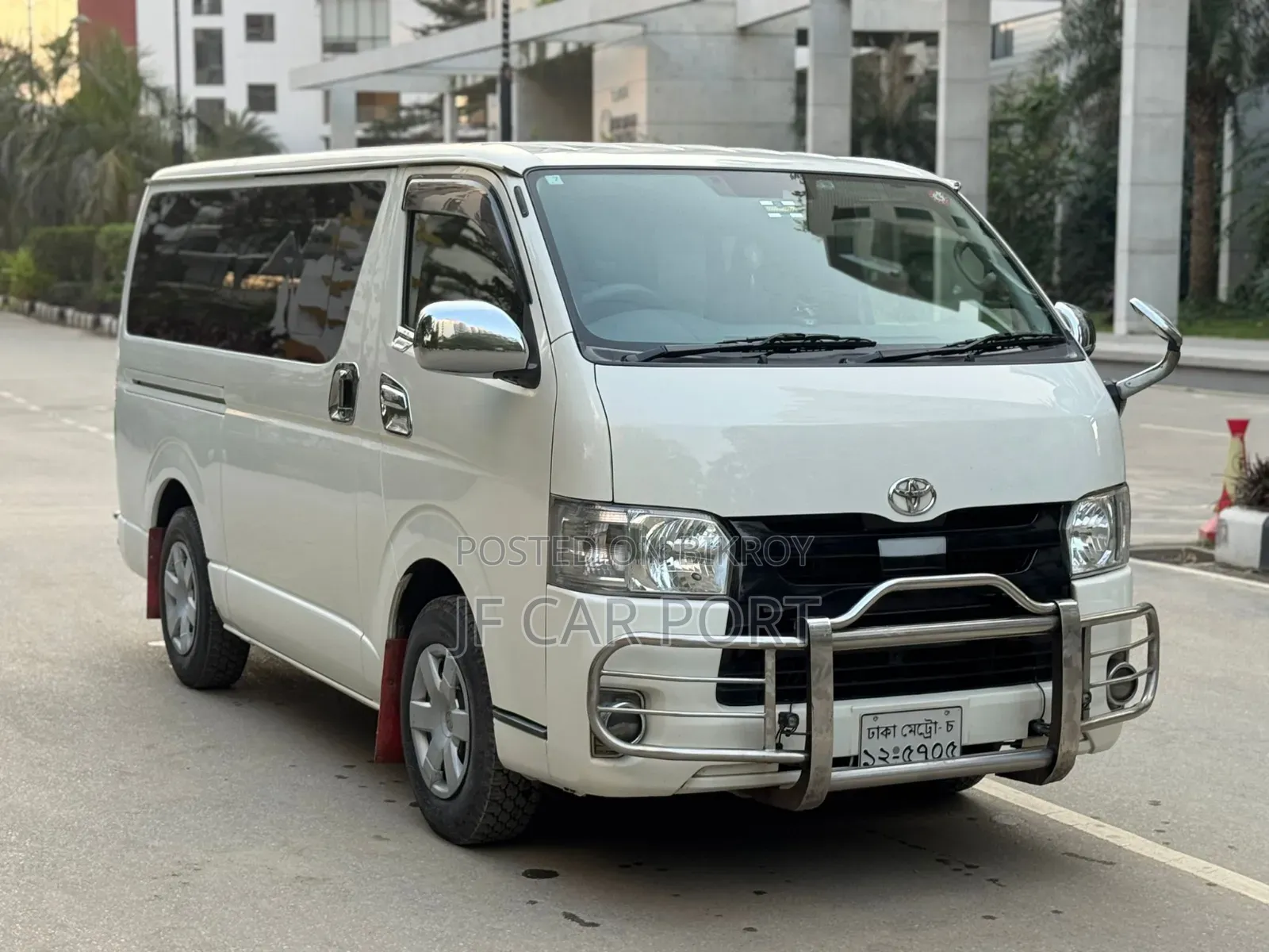 Toyota HiAce 2019 White
