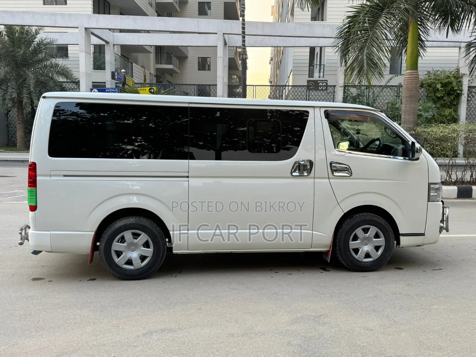 Toyota HiAce 2019 White