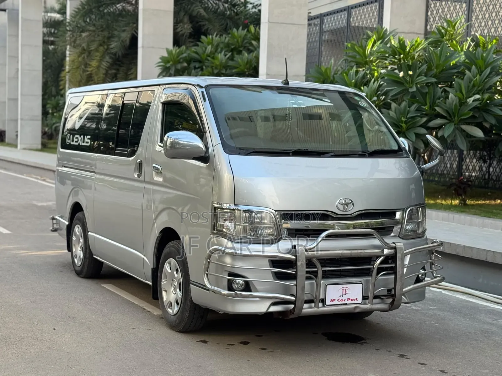 Toyota HiAce 2012 Silver