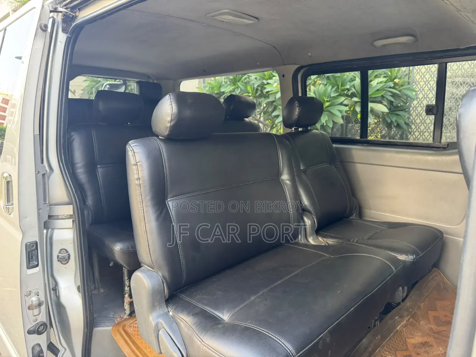 Toyota HiAce 2012 Silver