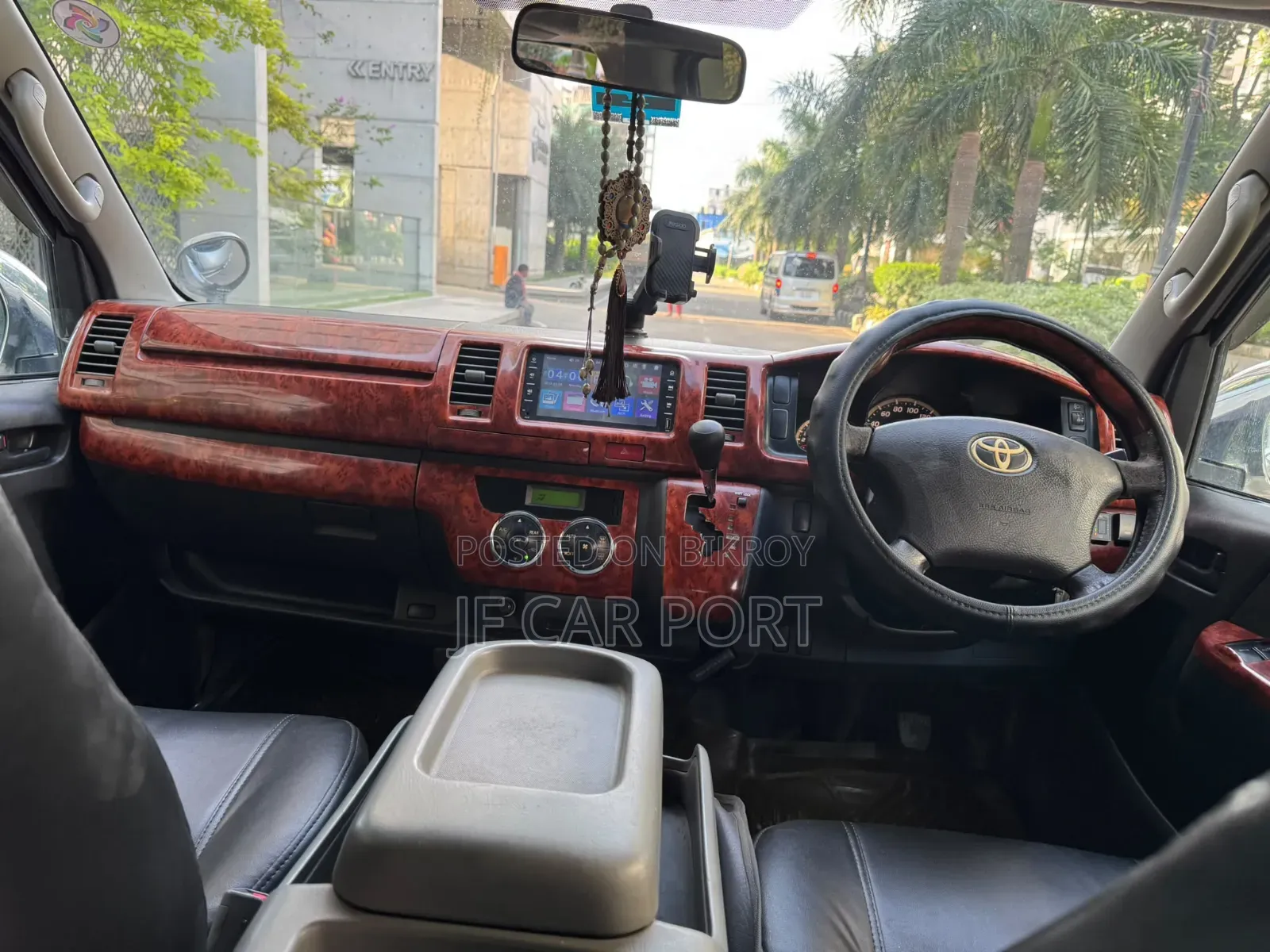 Toyota HiAce 2012 Silver