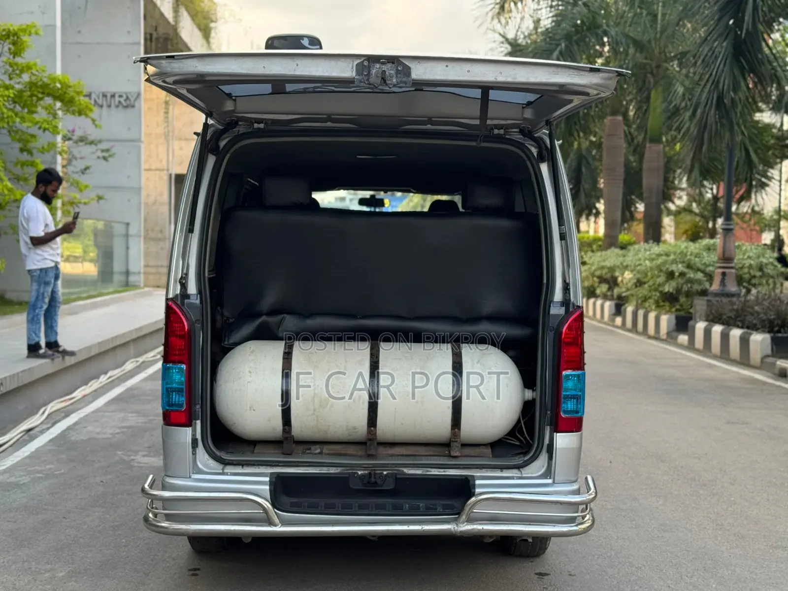 Toyota HiAce 2012 Silver