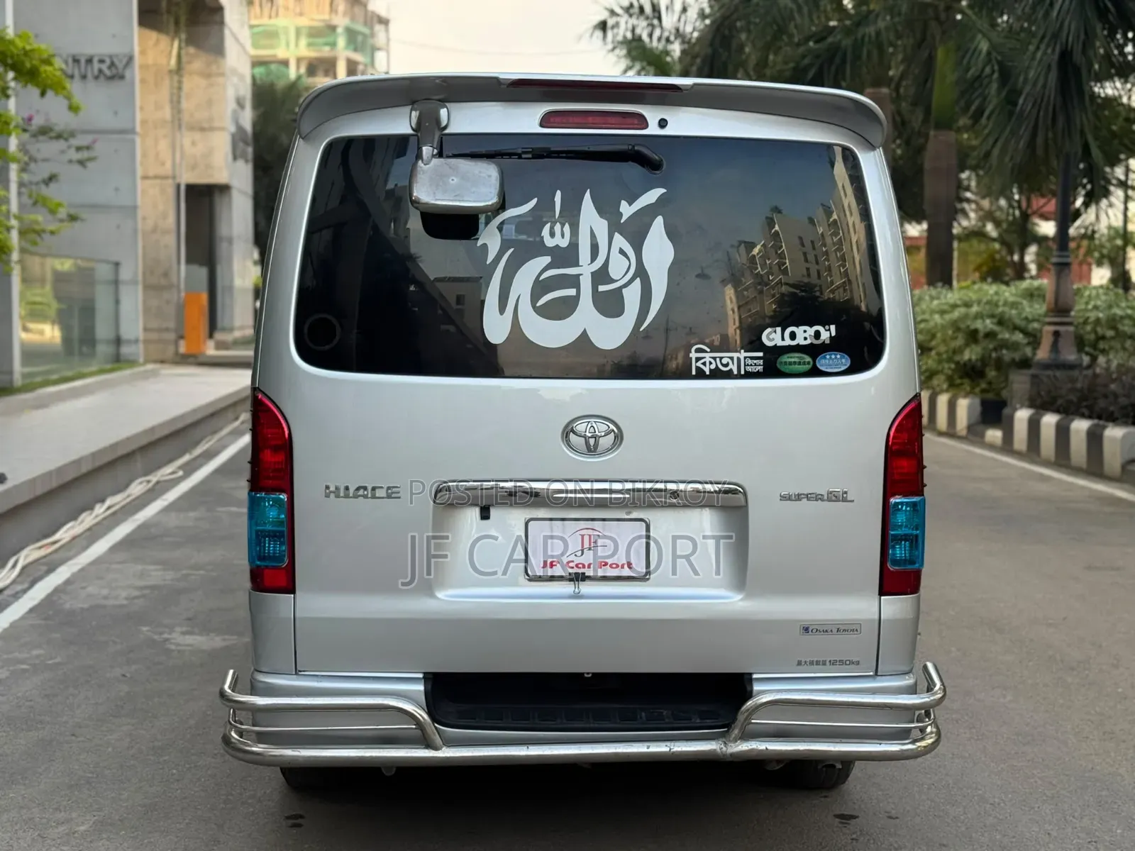 Toyota HiAce 2012 Silver