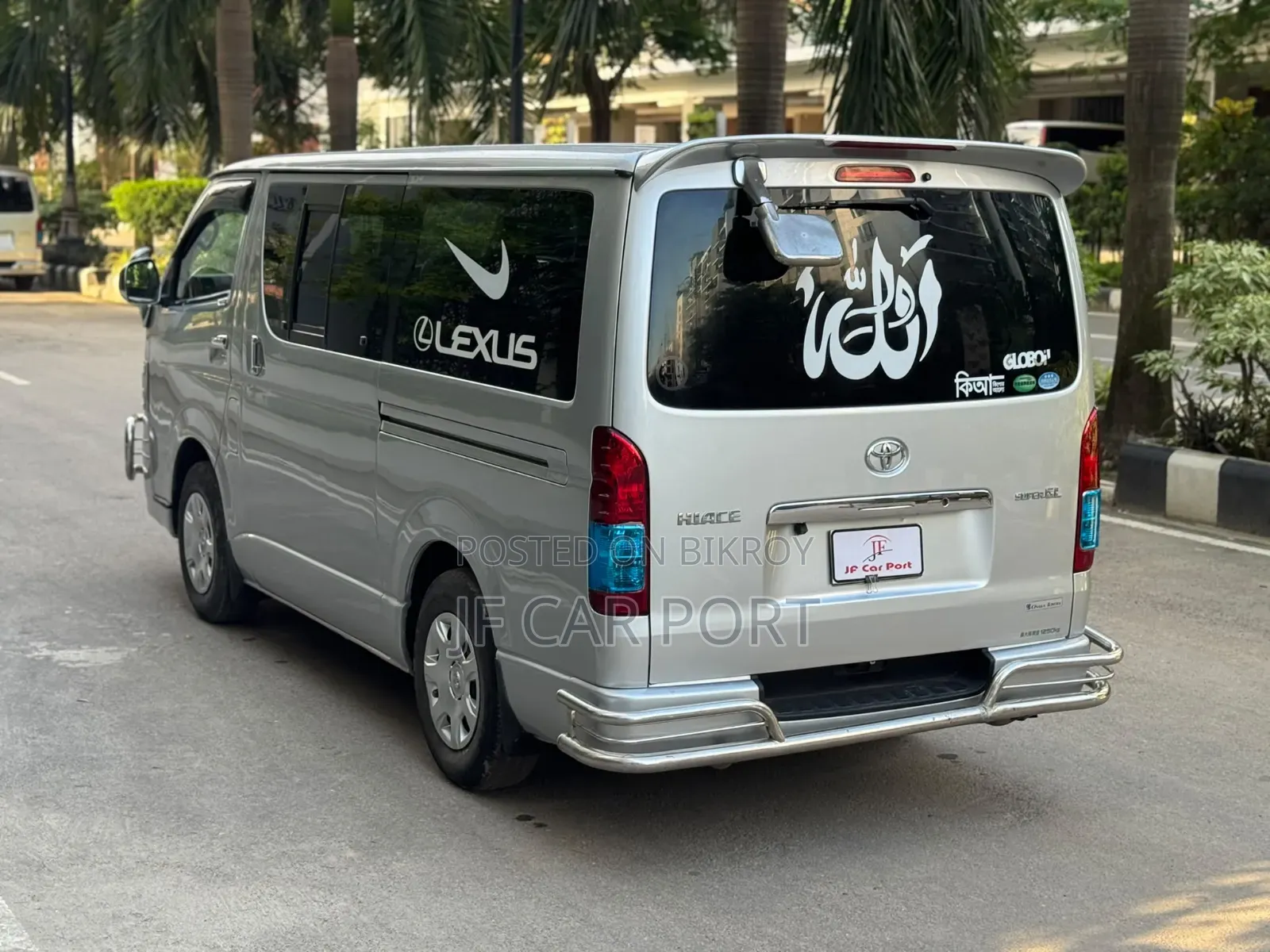 Toyota HiAce 2012 Silver