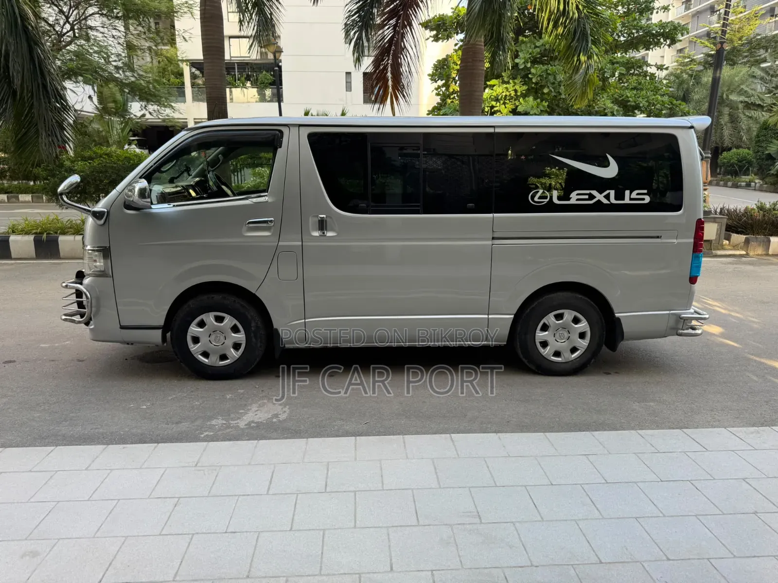 Toyota HiAce 2012 Silver