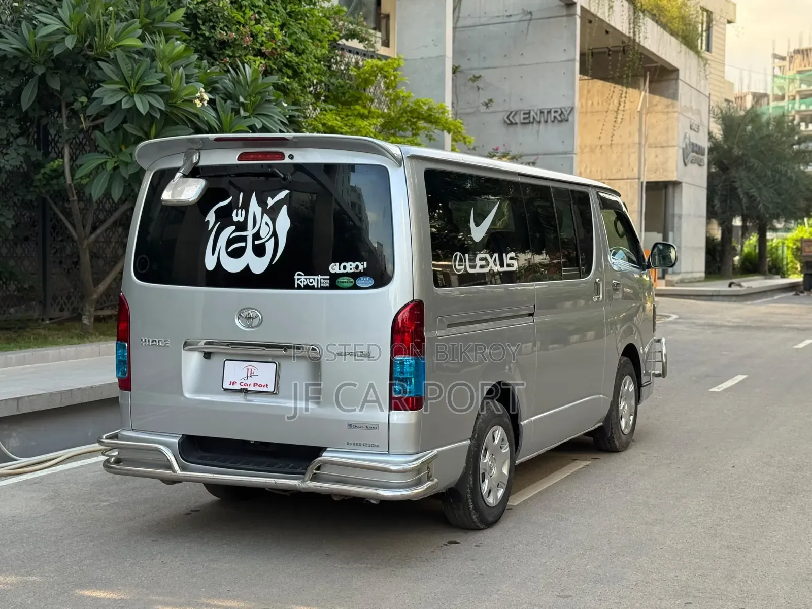 Toyota HiAce 2012 Silver