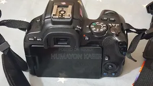 Camera : Canon Eos 200D