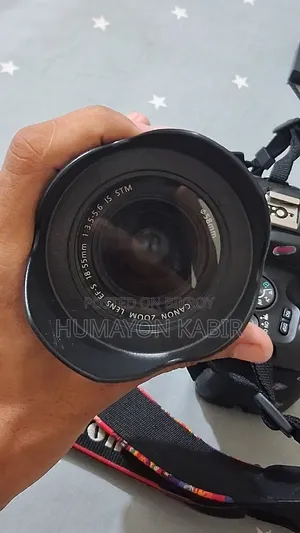 Camera : Canon Eos 200D
