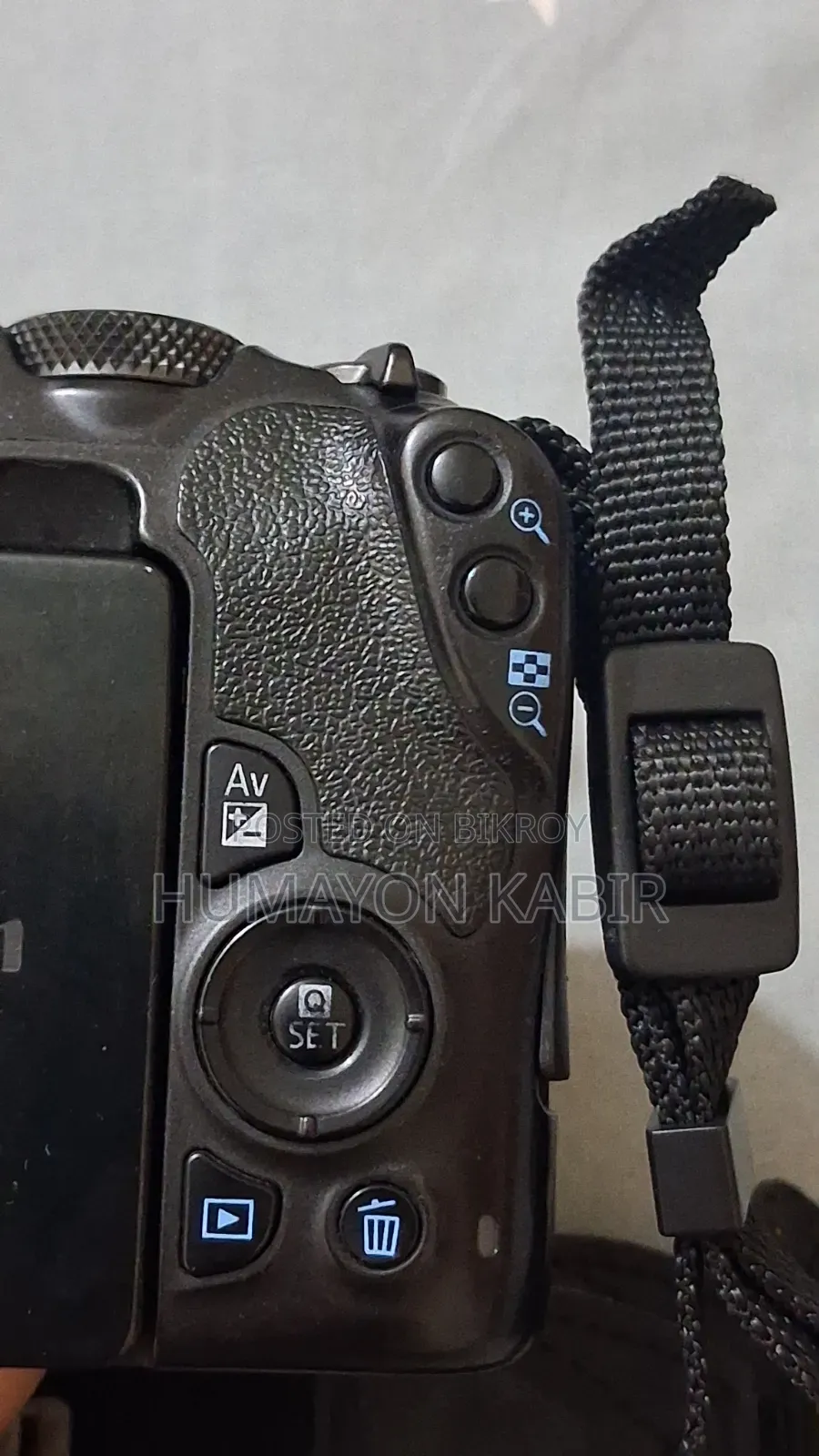Camera : Canon Eos 200D