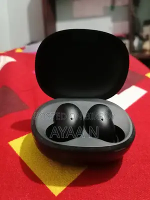 ব্যবহৃত তবে ফ্রেশ কন্ডিশনের হেডফোন বিক্রি।