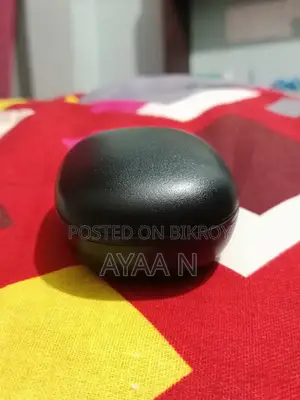 ব্যবহৃত তবে ফ্রেশ কন্ডিশনের হেডফোন বিক্রি।