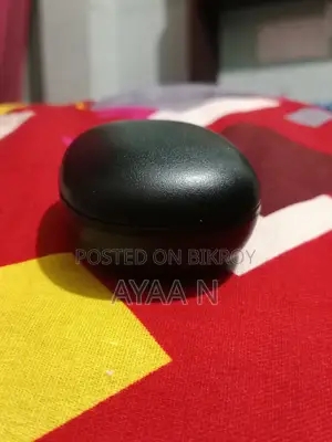 ব্যবহৃত তবে ফ্রেশ কন্ডিশনের হেডফোন বিক্রি।