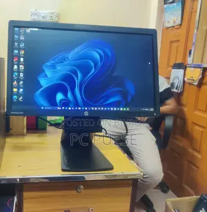 HP EliteDisplay E221c 21.5" IPS Monitor With Built-in Webcam & Speaker