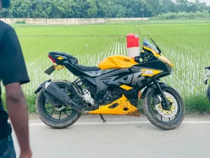 Suzuki GSX-R150 2017 Yellow