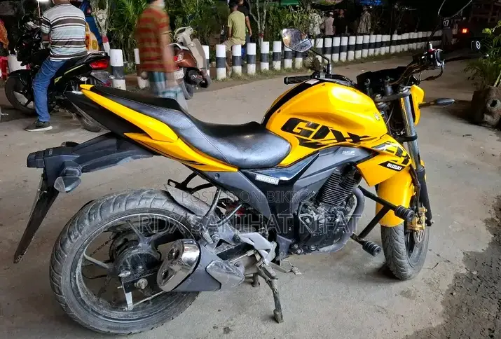 New Suzuki Gixxer 2025 Yellow