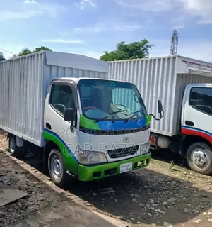 টয়োটা ডায়না কভার ভ্যান ২০০২ সাদা