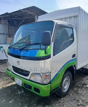 টয়োটা ডায়না কভার ভ্যান ২০০২ সাদা