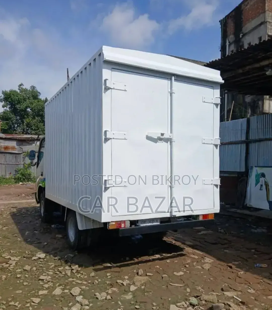 টয়োটা ডায়না কভার ভ্যান ২০০২ সাদা