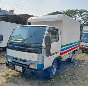 নিসান কভার ভ্যান ২০০২
