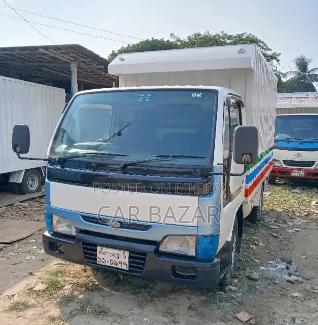 Nissan Cover Van 2002