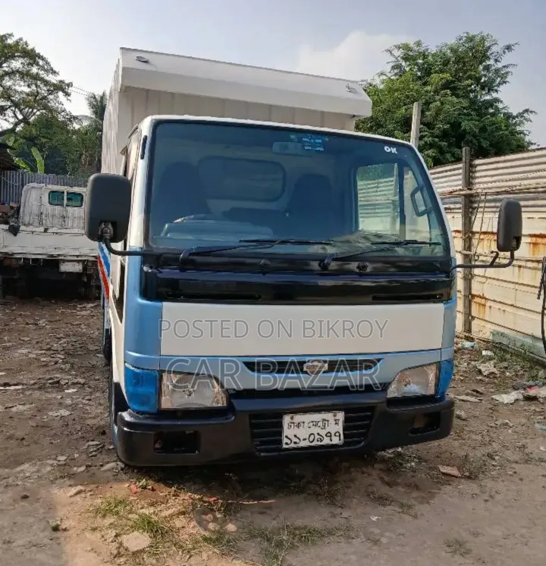 Nissan Cover Van 2002