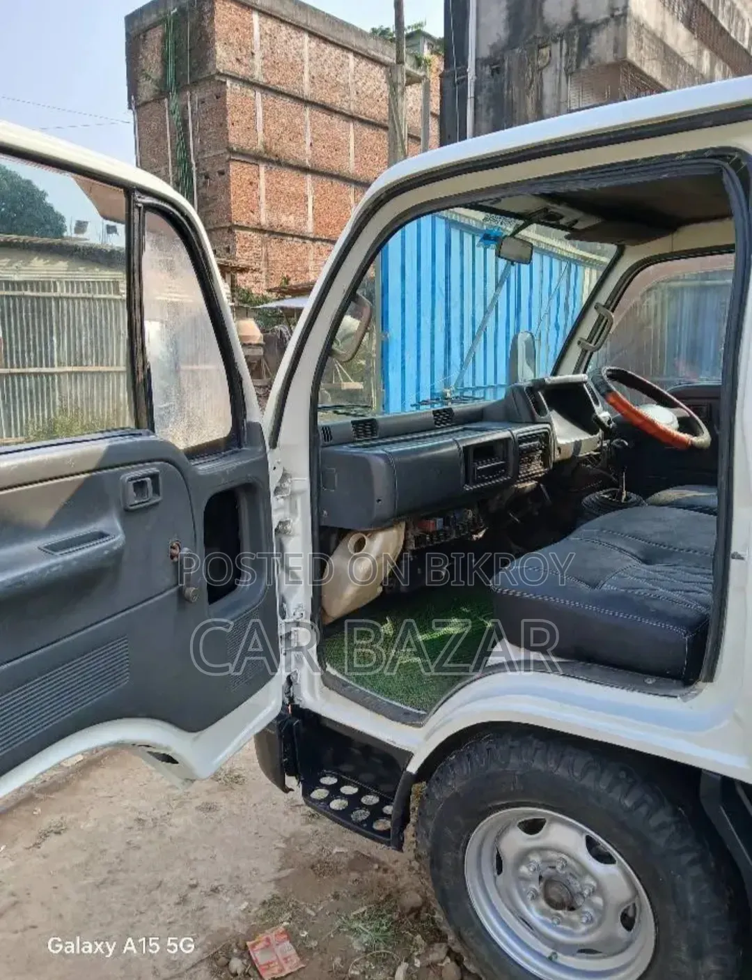 Nissan Cover Van 2002