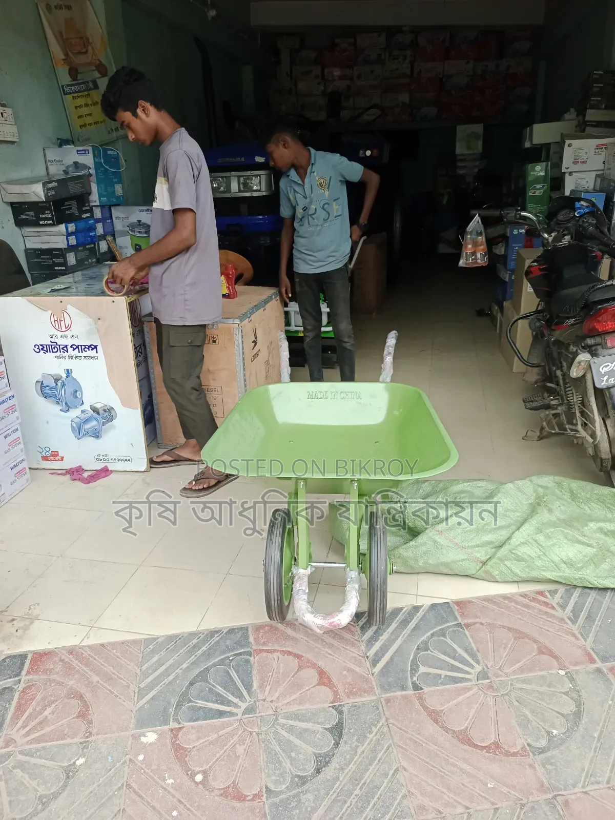টলি গাড়ি 2 চাকা