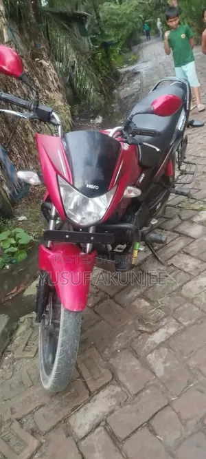 Hero Glamour 2020 Red